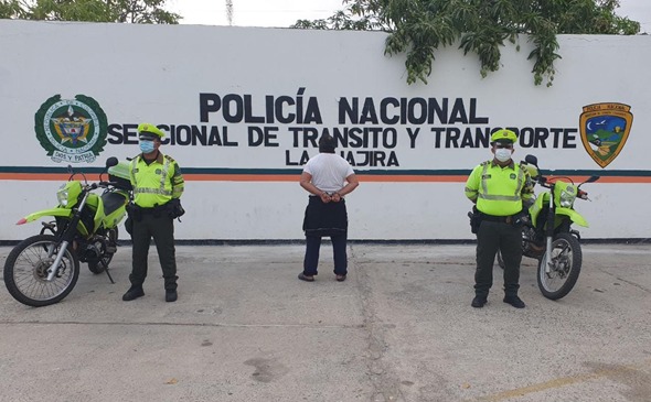 https://www.notasrosas.com/Cuatro personas con Licencias de Tránsito Falsas, capturadas en vías de La Guajira
