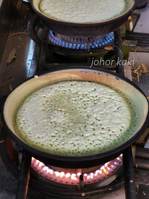 Martabak 818 in Batam. Indonesian Style Ban Chang Kueh or Apom Balik