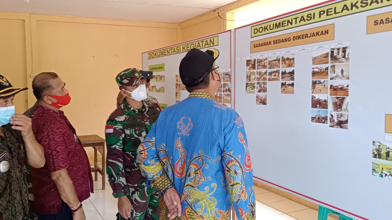 Bupati Bengkayang Cek Dokumentasi kegiatan TMMD