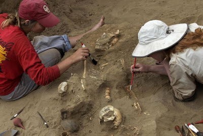 Peru archaeologists find hall for human sacrifice