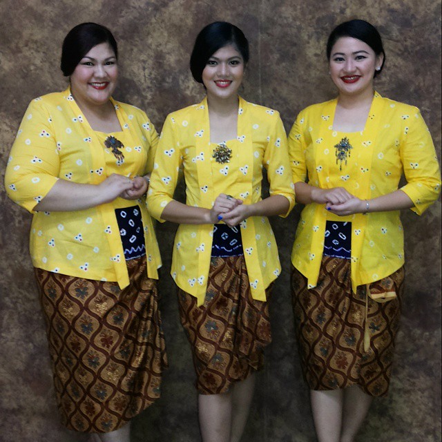 20 Model Kebaya Kutubaru Yang Trend Saat Ini  gebeet.com