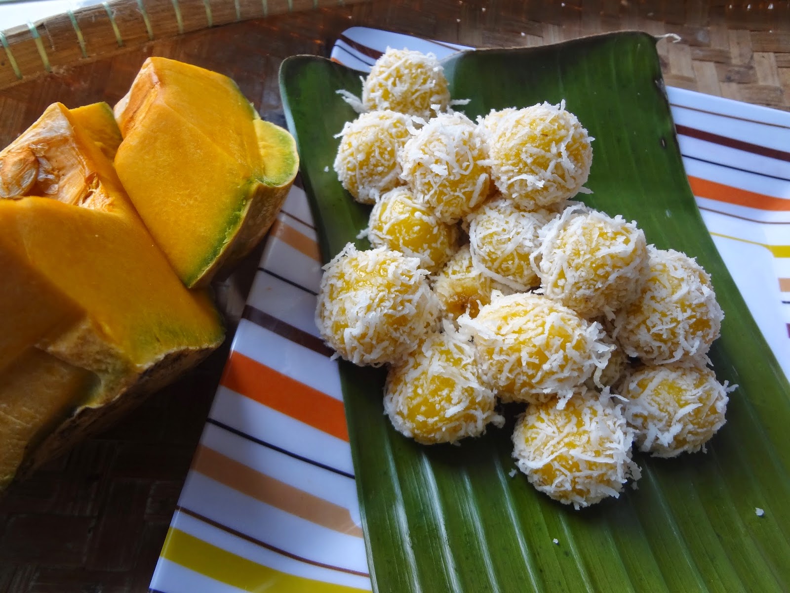 SelagiAdaGula: R22: Onde-Onde Labu Kuning/ Buah Melaka 