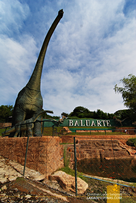 Dinosaurs at Vigan's Baluarte
