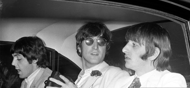The Beatles llega al aeropuerto de Londres, Reino Unido, después de su última gira de conciertos por los Estados Unidos, el 31 de agosto de 1966