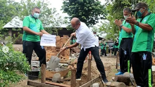 Bedah Rumah Bersama Perumda Air Minum Kota Padang, Almiwandri Terharu