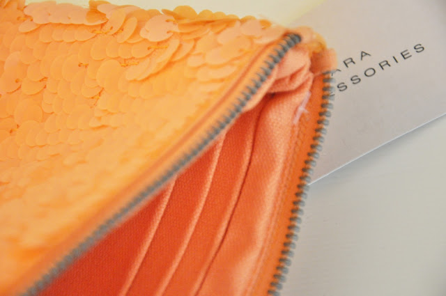 tangerine tango, accessori zara, clutch, pochette arancione