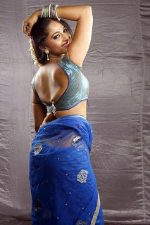 Anushka Hot Saree photos from Vaanam movie