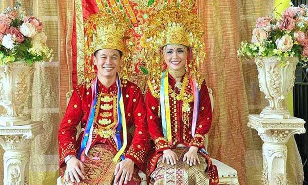 Gambar Pakaian Adat pengantin Bengkulu