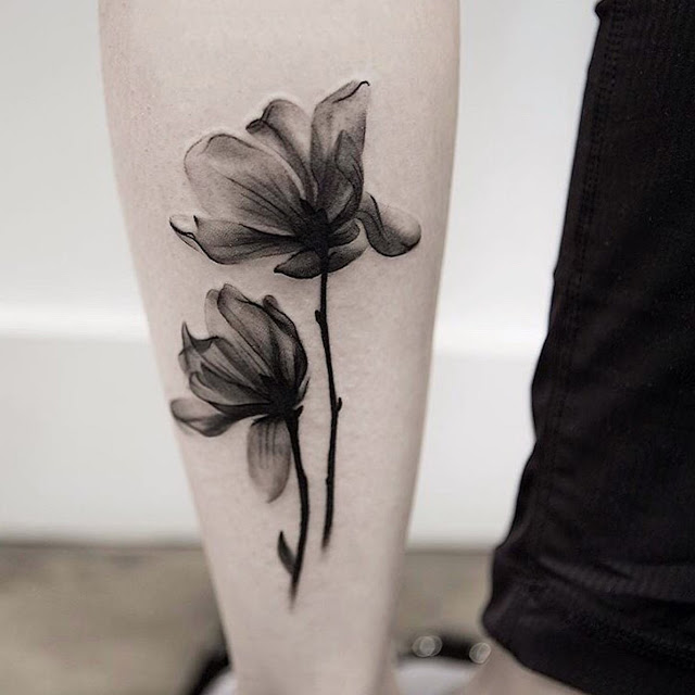 Tatuagens femininas de flores 