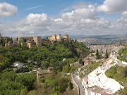 Este poema lo escribí pensando en la multitud de sensaciones que Granada me .