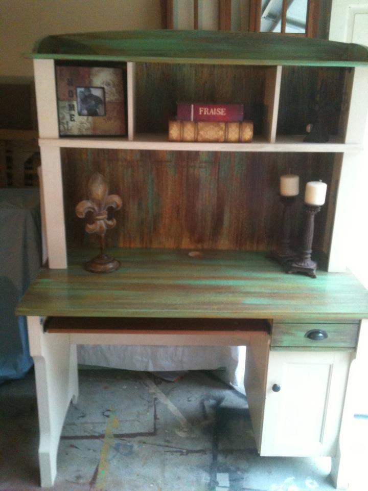 Antique White Desk With Hutch