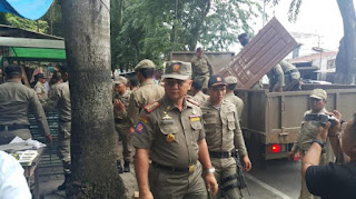 AreaDominonews - Video Satpol PP Medan Hajar PKL Sampai Babak Belur