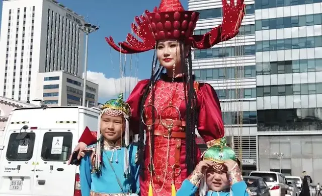 Mongolian traditional clothing