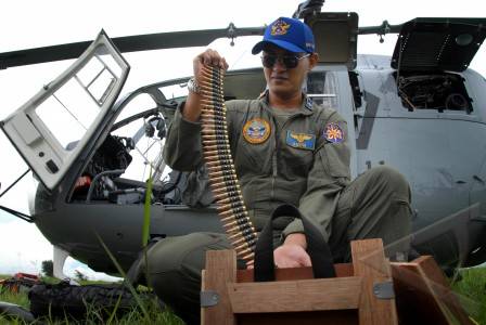 Foto Helikopter Bolcow-105 TNI-AL Dilengkapi Senapan Mesin Kalibe 7,62mm