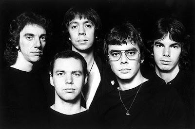 A Camel é uma banda britânica de rock progressivo formada em 1971 por Andrew Latimer (guitarra, flauta e vocal), Peter Bardens (teclados) e Andy Ward (bateria).
