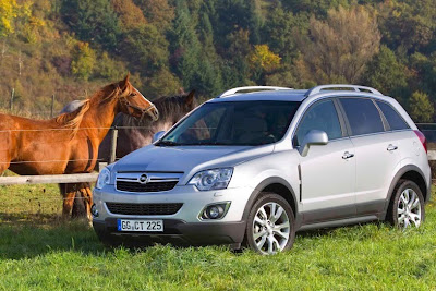 2011 Opel Antara Photos