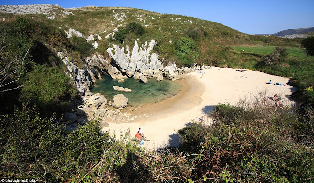 Pantai Gulpiyuri, Pesona Wisata Unik Di Spanyol [ www.BlogApaAja.com ]