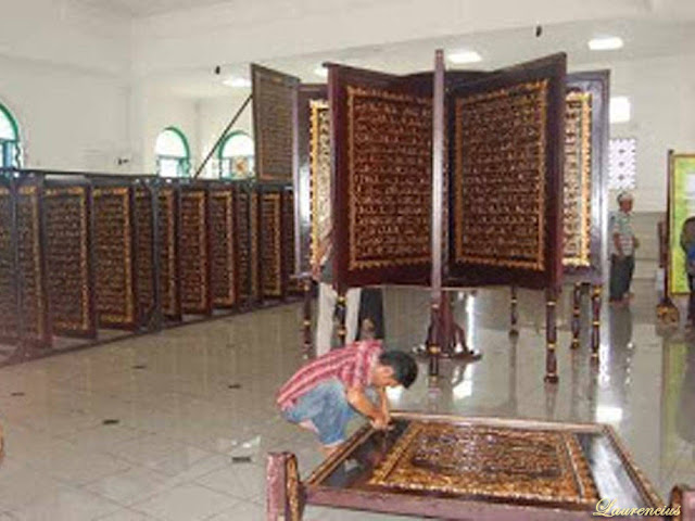 Foto-Al-Quran-Terbesar-di-Dunia-Palembang_2