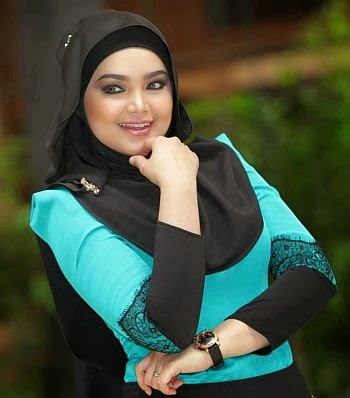 Siti Nurhalizah  Hijab Style