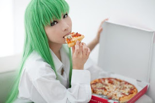 Midori cosplay as CC+pizza from Code Geass