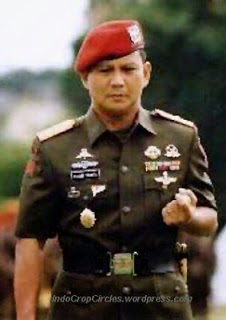 http://berita-21.blogspot.com/2014/04/biografi-prabowo-subianto-dan-foto.html