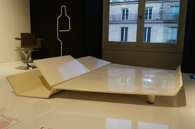 Roger Tallon  Lit Métamorphique - galerie Jacques Lacloche - 1966  Serviteur muet - chaise - table basse - Module 400  - 1966   