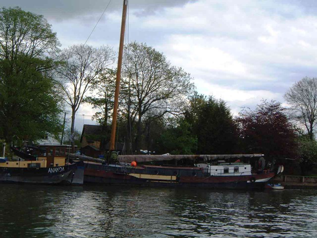 Sailing barge at Bells of Ouzeley