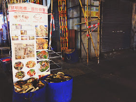 Designated Queue area of Hing Kee Claypot Rice