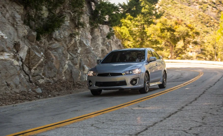 Đánh giá xe Mitsubishi Lancer 2016