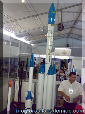 VLS - Veículo Lançador de Satélites (modelo em escala menor)