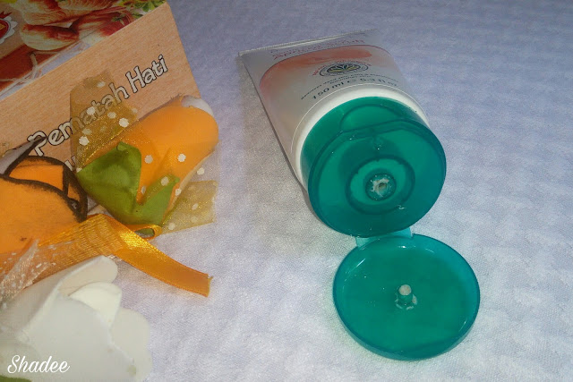 Himalaya Exfoliating Apricot Scrub