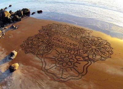 drawing pattern in the sand