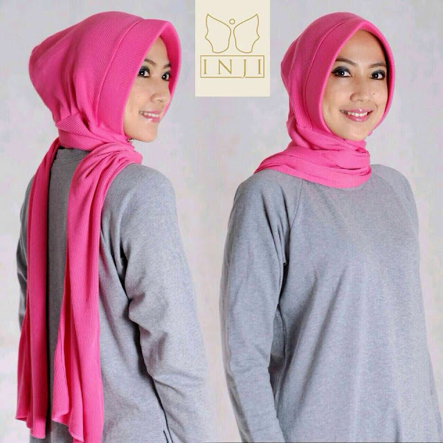 Jilbab instant langsung pakai warna pink berbahan kaos rib,praktis dan mudah dipakai