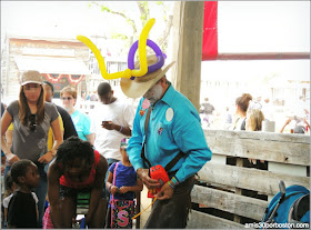 Stockyards Station: Payaso Globos