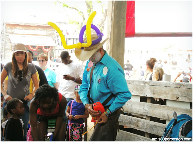 Stockyards Station: Payaso Globos