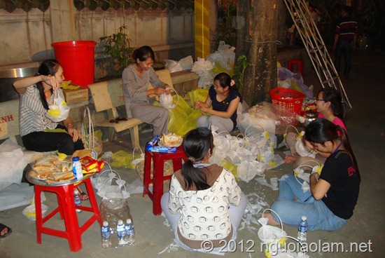 phong-su-dem-khong-ngu-truoc-gio-dua-tien-on (10)