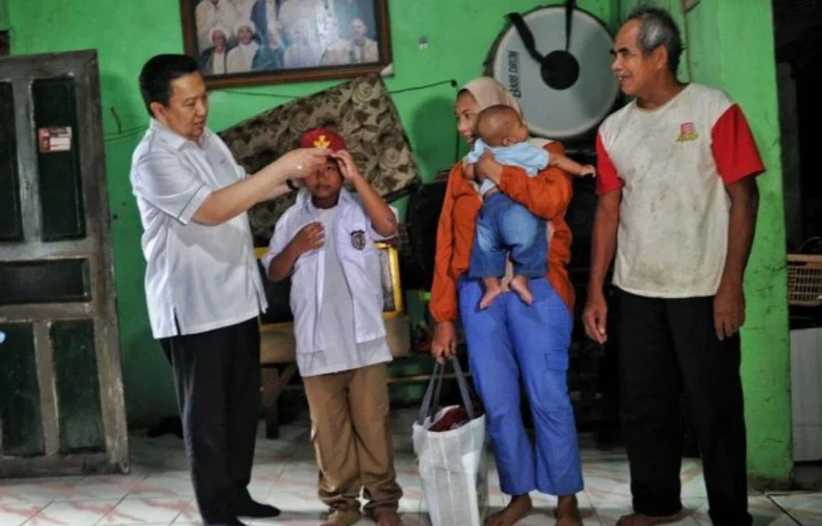 Penyaluran seragam gratis