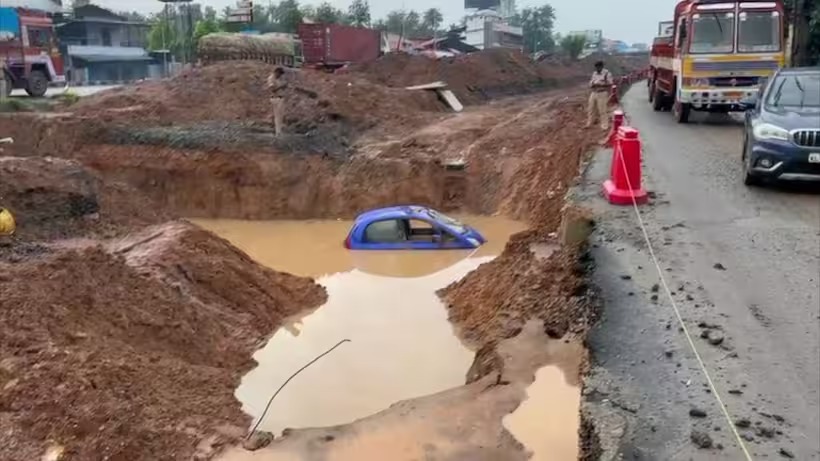 ദേശീയപാതയിൽ നിർമാണത്തിനെടുത്ത കുഴിയിലേക്ക് കാർ മറിഞ്ഞു ദേശീയപാതയിൽ നിർമാണത്തിനെടുത്ത കുഴിയിലേക്ക് കാർ മറിഞ്ഞു