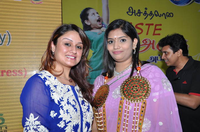 sonia agarwal inaugurates chennaiyil thiruvaiyaru food festival hot photoshoot