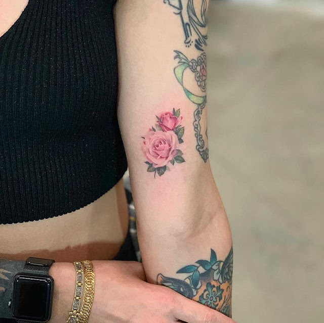 Tatuagens femininas de flores 