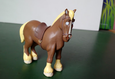 Miniatura de vinil estática do cavalo marrom da Bela do desenho A Bela e Fera Disney - 7,5cm de comprimento R$ 15,00