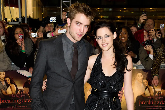 Hollywood Actors and Their On-screen Romances: A Closer Look