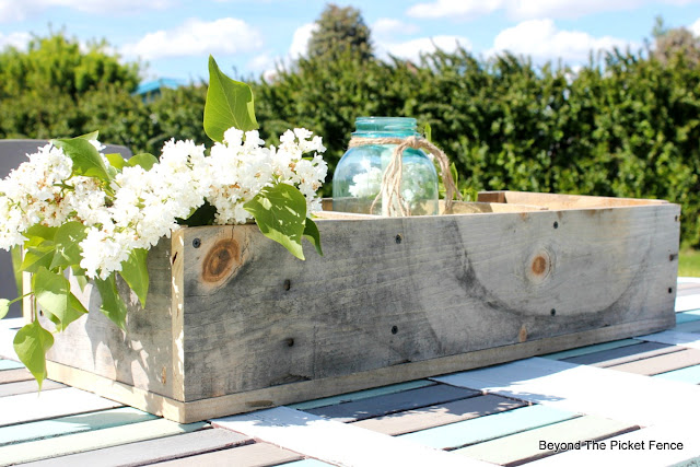 crate, rustic, pallet wood, weathered, salvaged, http://bec4-beyondthepicketfence.blogspot.com/2016/06/weathered-wood-pallet-crate.html