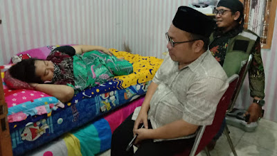 25 Tahun Tak Berjumpa, Ketua Paseba Kunjungi Ayu Kartini yang terbaring sakit