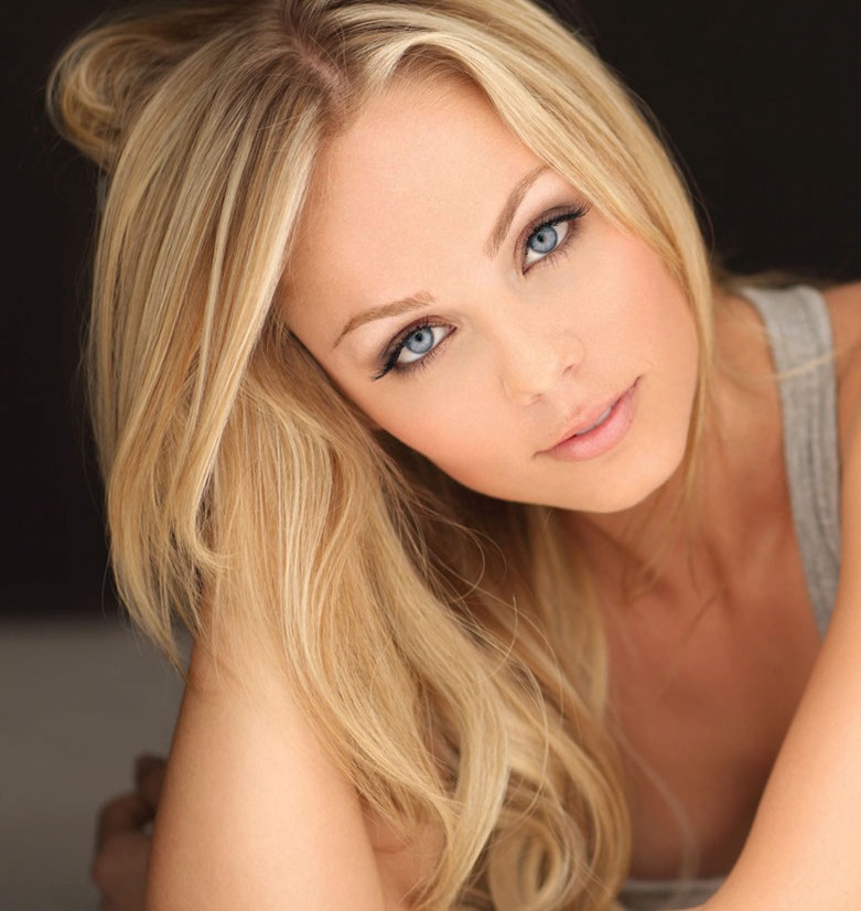 I think Laura Vandervoort does a great 