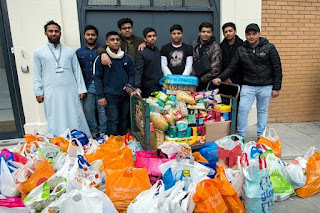 Subhanallah .. Komunitas Muslim Inggris Sumbang 10 Ton Makanan saat Natal - Commando