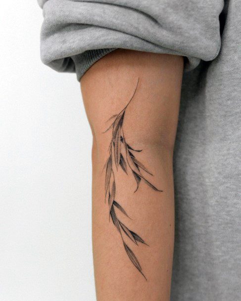 80 tatuagens de folhas para as mulheres que amam a natureza