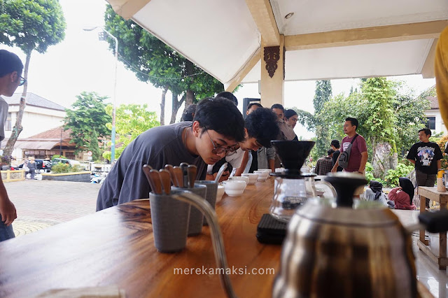 Peserta Mencium Aroma Kopi