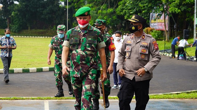 Danrem 061/Sk Brigjen TNI Achmad Fauzi Pada Apel Sinergitas Tiga Pilar Ingatkan Cegah Penularan Omicron Utamanya Adalah Vaksin