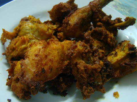 Ayam Goreng Berempah Simple / Ordered nasi kukus ayam berempah.